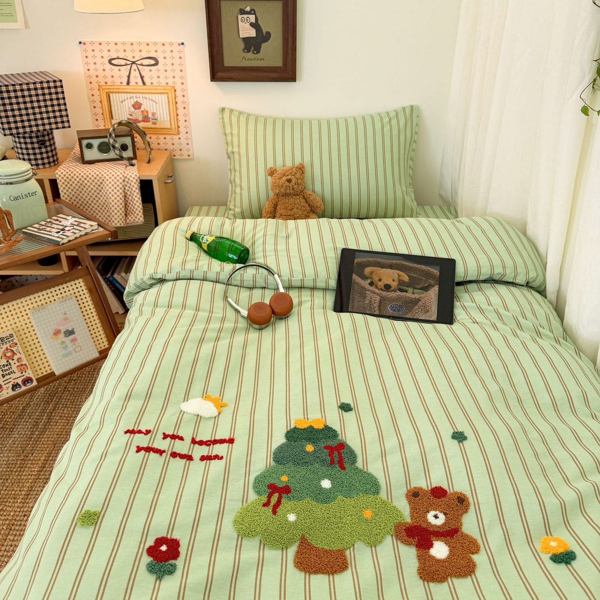 91家纺网 家纺一手货源 找家纺 倾慕家纺 2026新款学生纯棉毛巾绣四件套 森林小熊