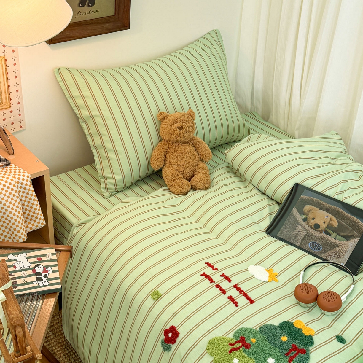 91家纺网 家纺一手货源 找家纺 倾慕家纺 2026新款学生纯棉毛巾绣四件套 森林小熊