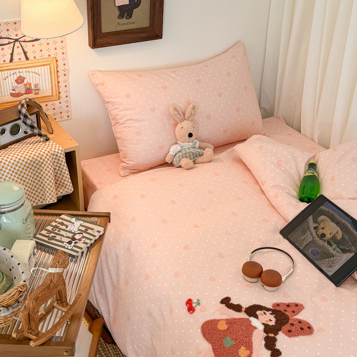 91家纺网 家纺一手货源 找家纺 倾慕家纺 2026新款学生纯棉毛巾绣四件套 小兔女孩