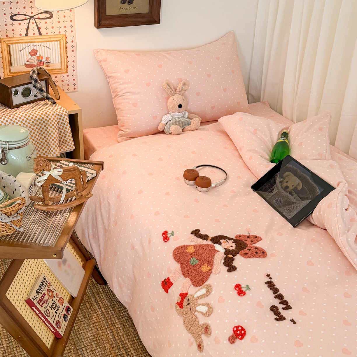 91家纺网 家纺一手货源 找家纺 倾慕家纺 2026新款学生纯棉毛巾绣四件套 小兔女孩