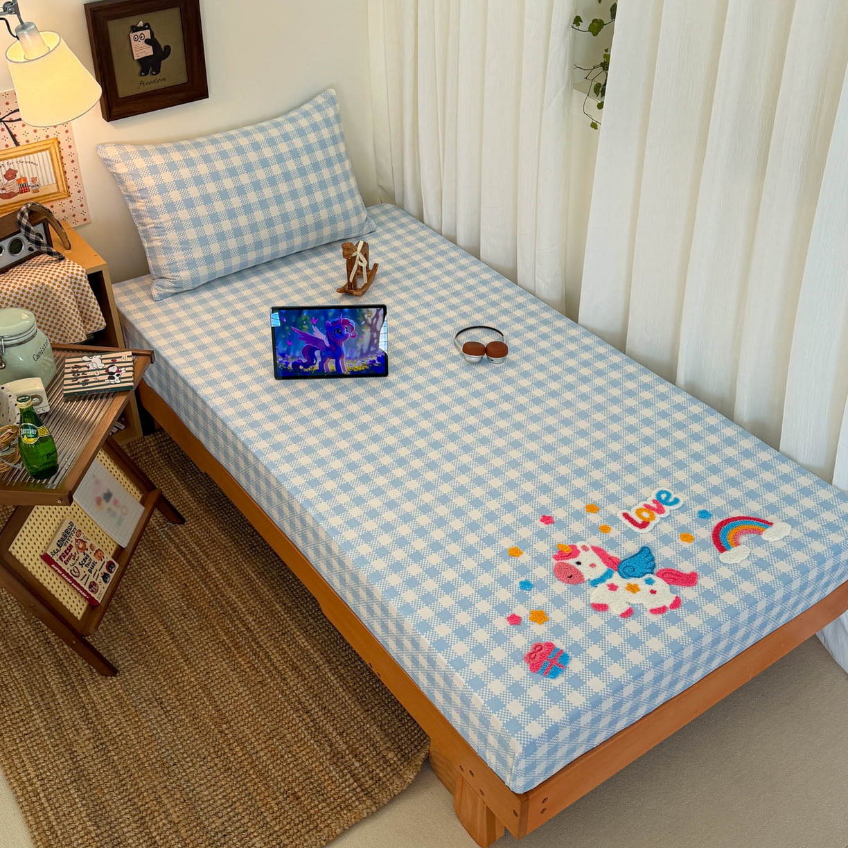 91家纺网 家纺一手货源 找家纺 倾慕家纺 2026新款学生纯棉毛巾绣单床笠 床笠彩虹马