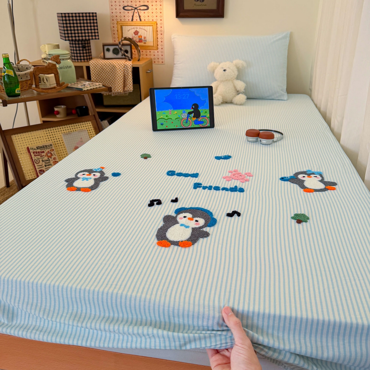 91家纺网 家纺一手货源 找家纺 倾慕家纺 2026新款学生纯棉毛巾绣单床笠 床笠欢乐企鹅