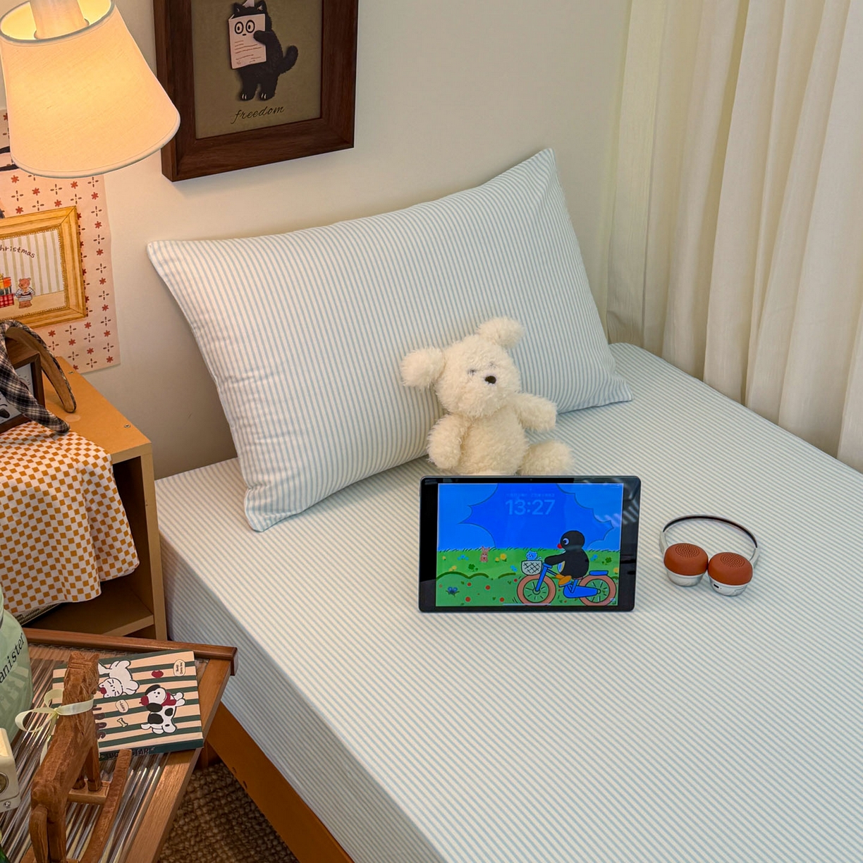 91家纺网 家纺一手货源 找家纺 倾慕家纺 2026新款学生纯棉毛巾绣单床笠 床笠欢乐企鹅