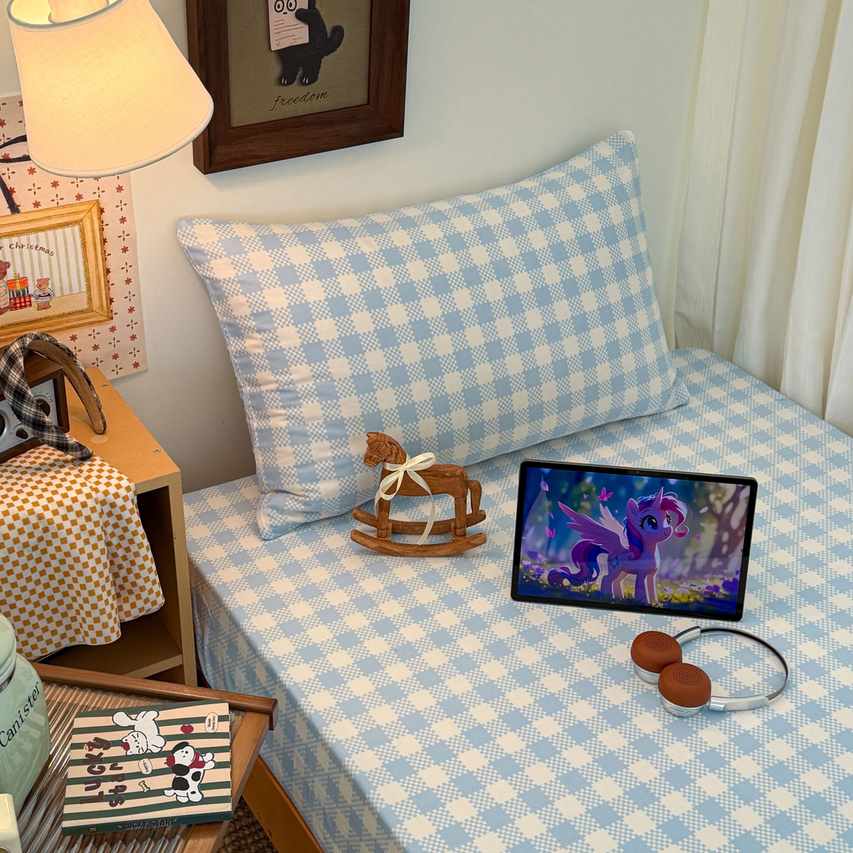 91家纺网 家纺一手货源 找家纺 倾慕家纺 2026新款学生纯棉毛巾绣单床笠 床笠彩虹马