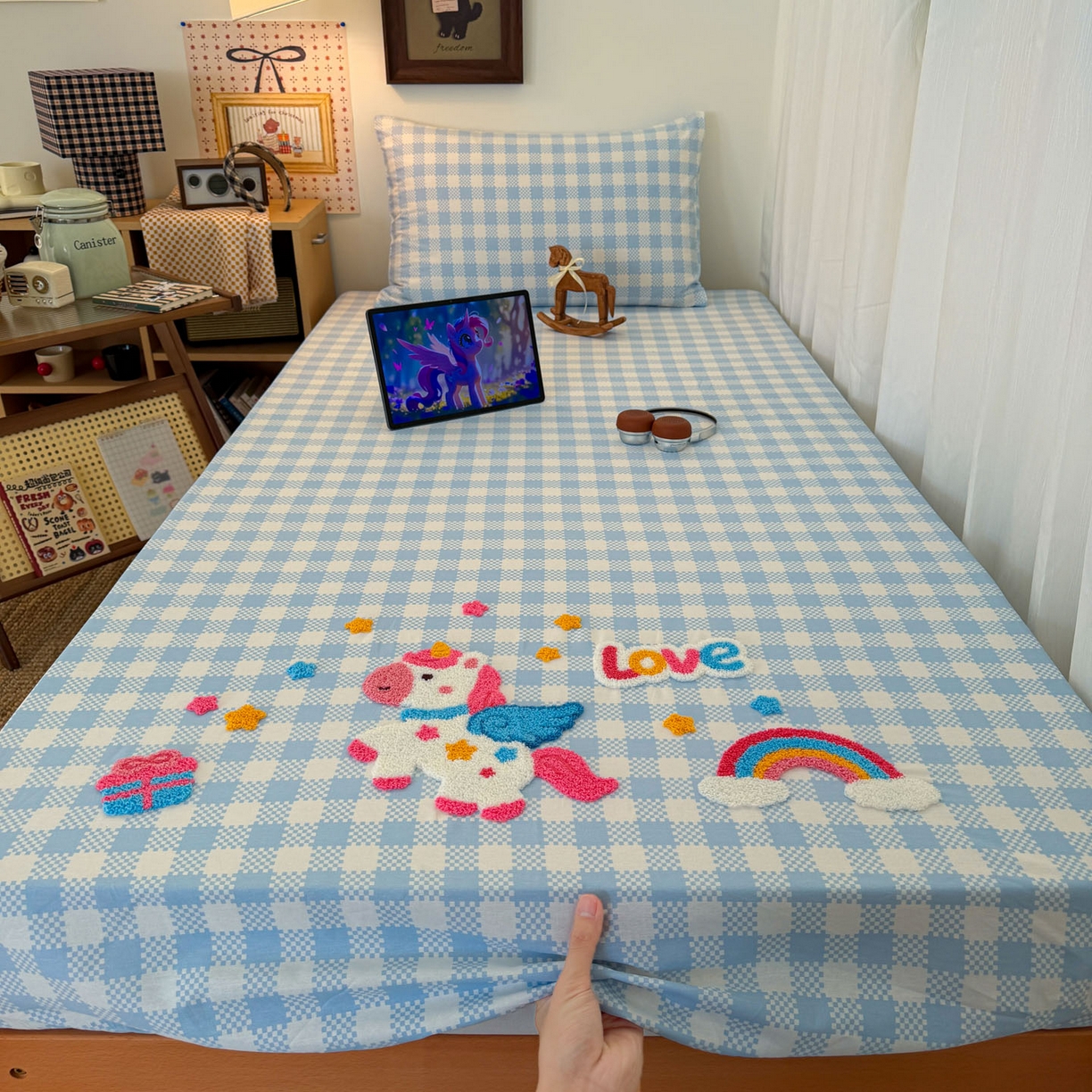 91家纺网 家纺一手货源 找家纺 倾慕家纺 2026新款学生纯棉毛巾绣单床笠 床笠彩虹马