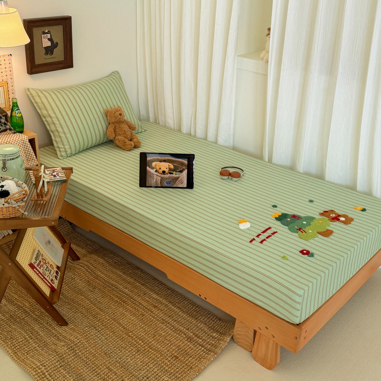 91家纺网 家纺一手货源 找家纺 倾慕家纺 2026新款学生纯棉毛巾绣单床笠 床笠森林小熊