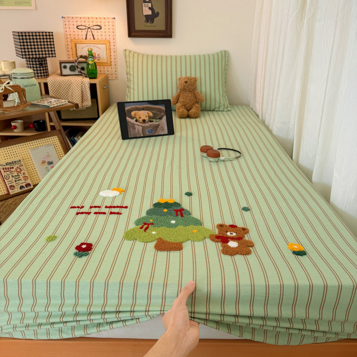 91家纺网 家纺一手货源 找家纺 倾慕家纺 2026新款学生纯棉毛巾绣单床笠 床笠森林小熊