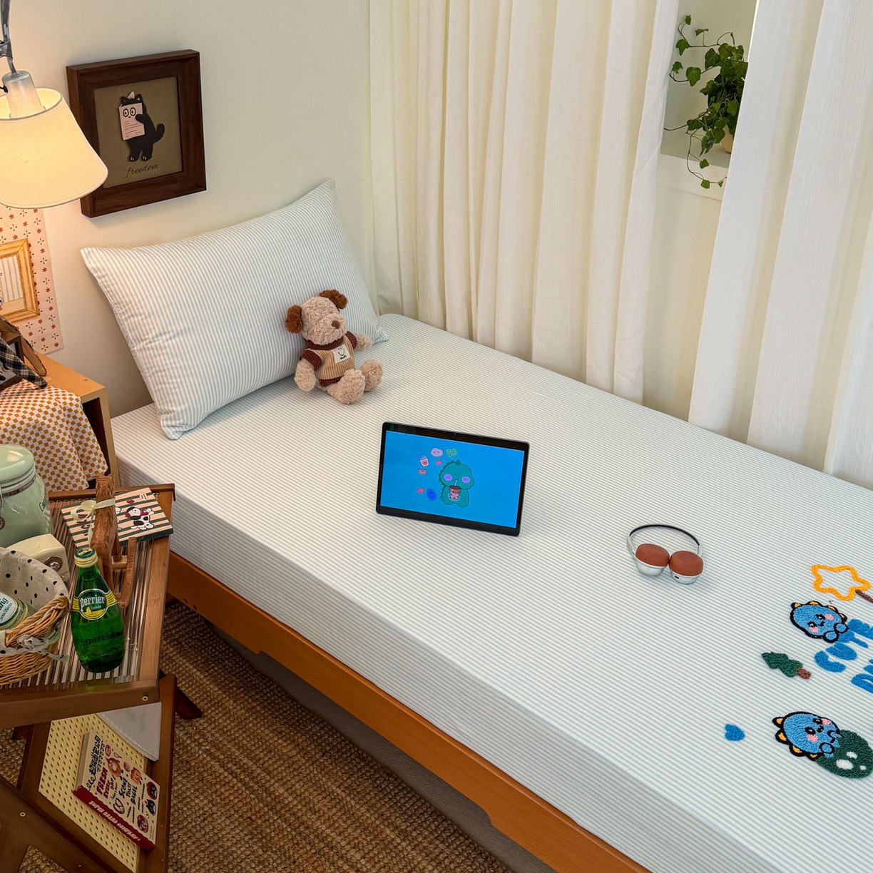 91家纺网 家纺一手货源 找家纺 倾慕家纺 2026新款学生纯棉毛巾绣单床笠 床笠小树恐龙