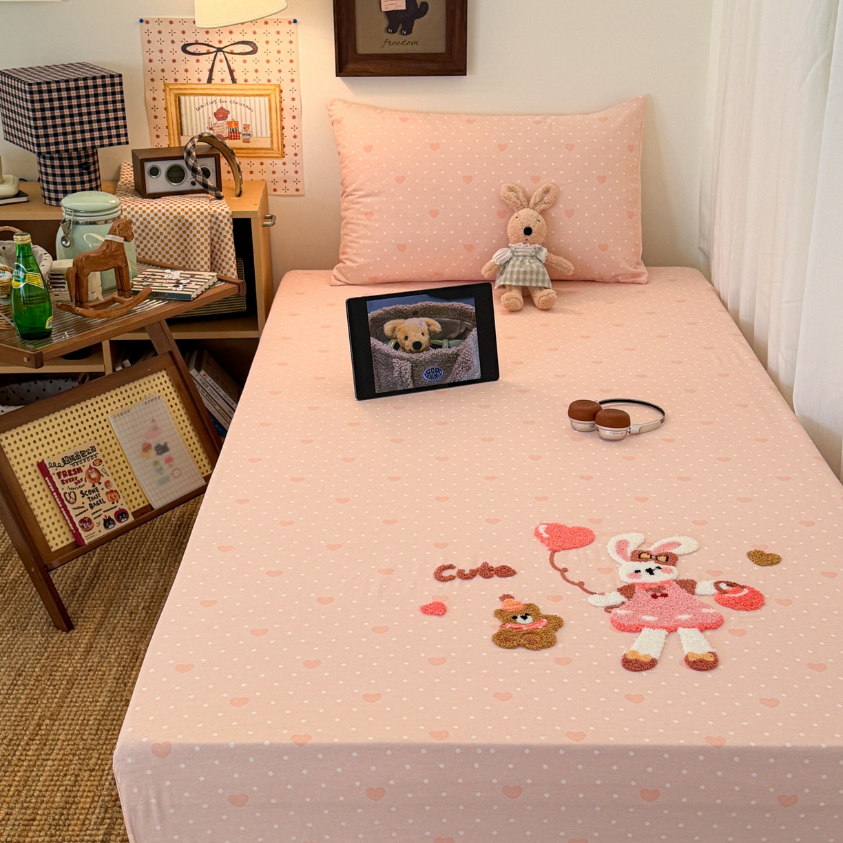 91家纺网 家纺一手货源 找家纺 倾慕家纺 2026新款学生纯棉毛巾绣单床笠 床笠兔兔熊