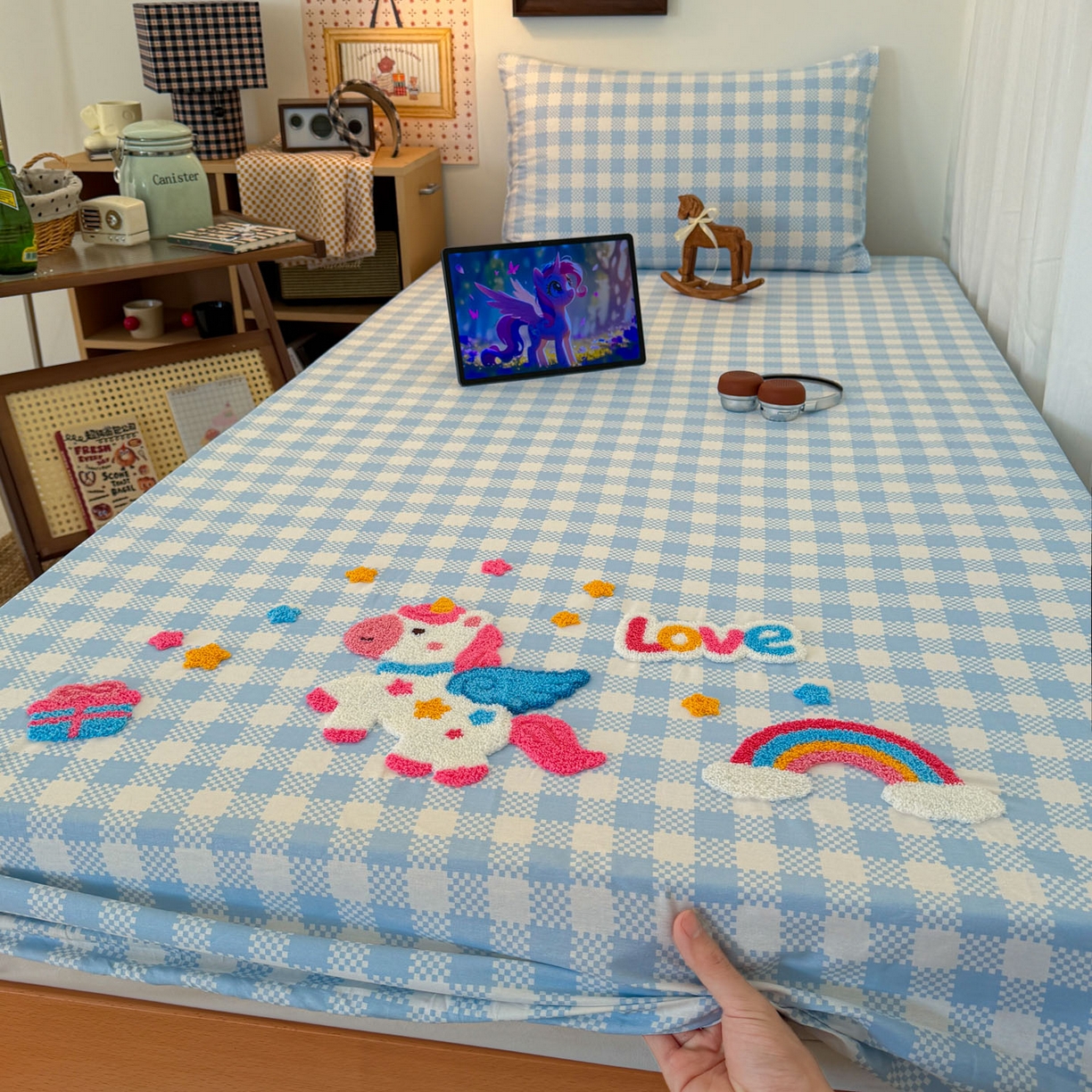 91家纺网 家纺一手货源 找家纺 倾慕家纺 2026新款学生纯棉毛巾绣单床笠 床笠彩虹马