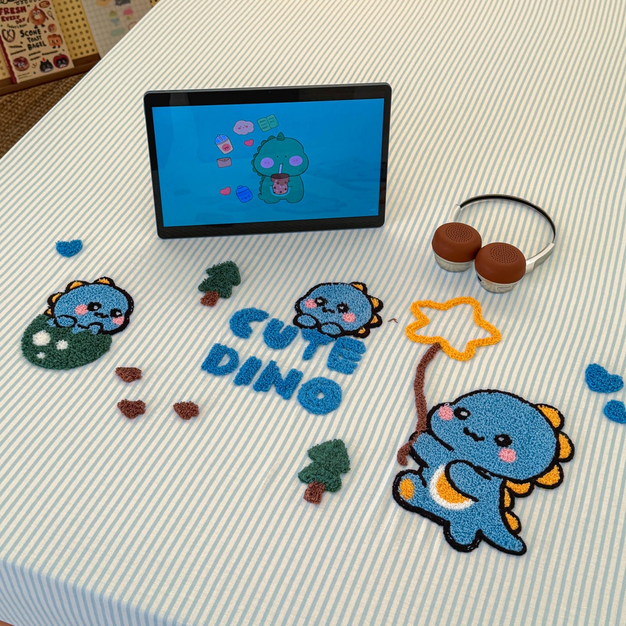 91家纺网 家纺一手货源 找家纺 倾慕家纺 2026新款学生纯棉毛巾绣单床笠 床笠小树恐龙