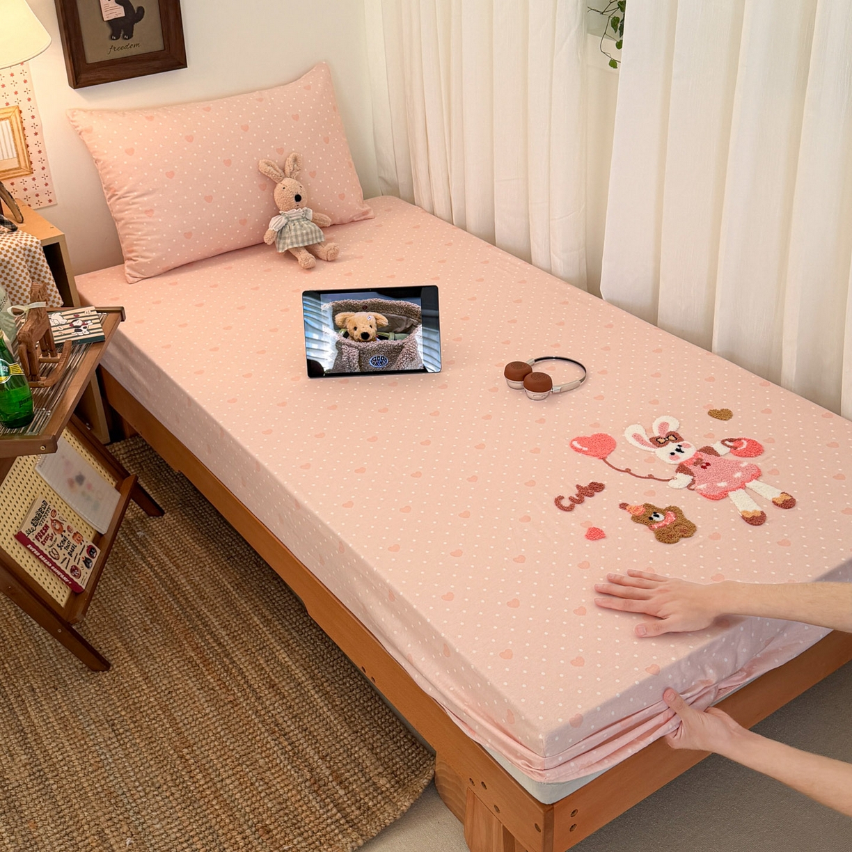 91家纺网 家纺一手货源 找家纺 倾慕家纺 2026新款学生纯棉毛巾绣单床笠 床笠兔兔熊