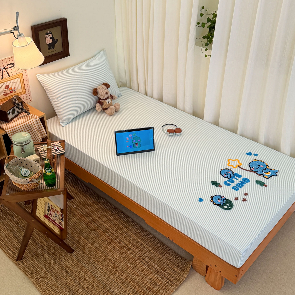 91家纺网 家纺一手货源 找家纺 倾慕家纺 2026新款学生纯棉毛巾绣单床笠 床笠小树恐龙