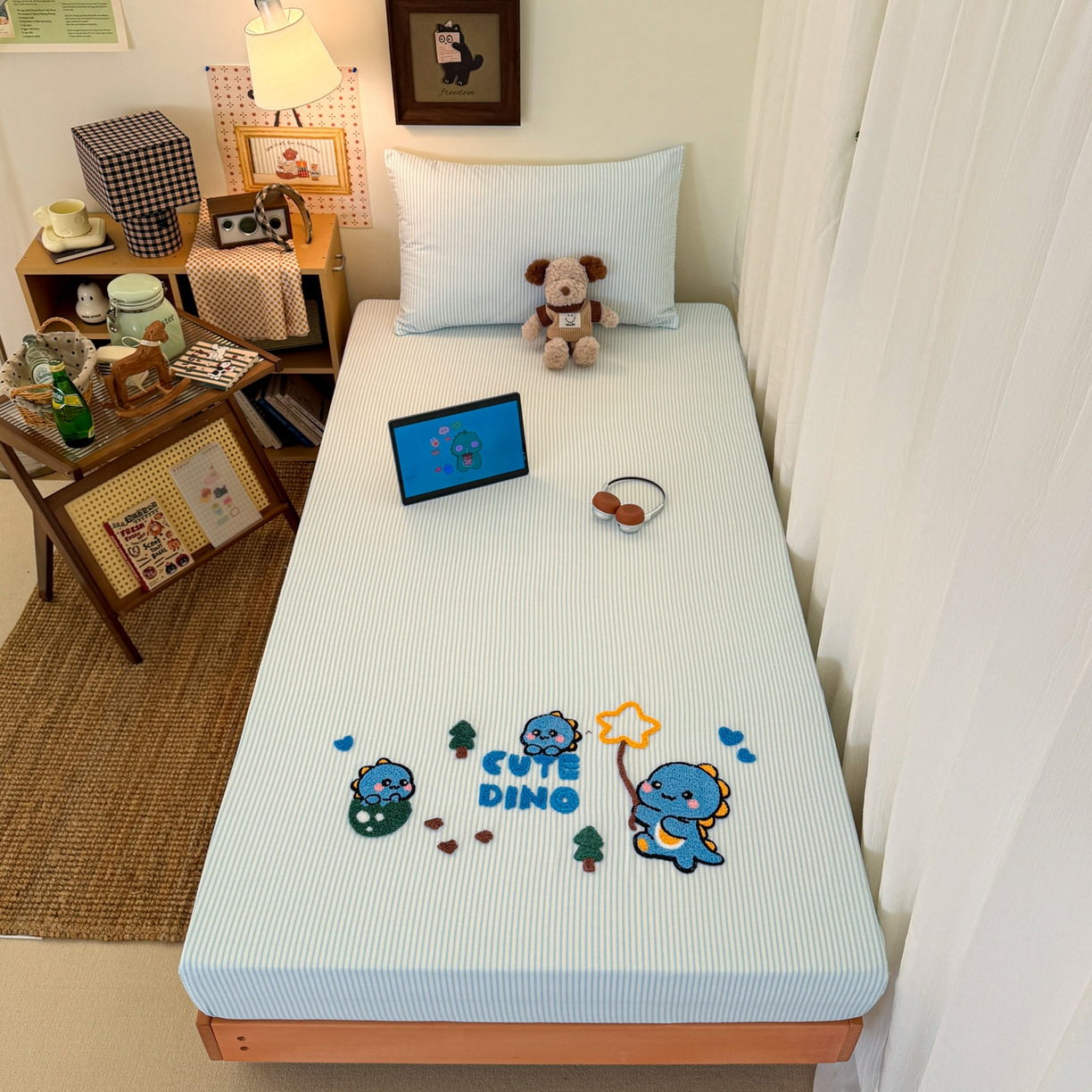 91家纺网 家纺一手货源 找家纺 倾慕家纺 2026新款学生纯棉毛巾绣单床笠 床笠小树恐龙