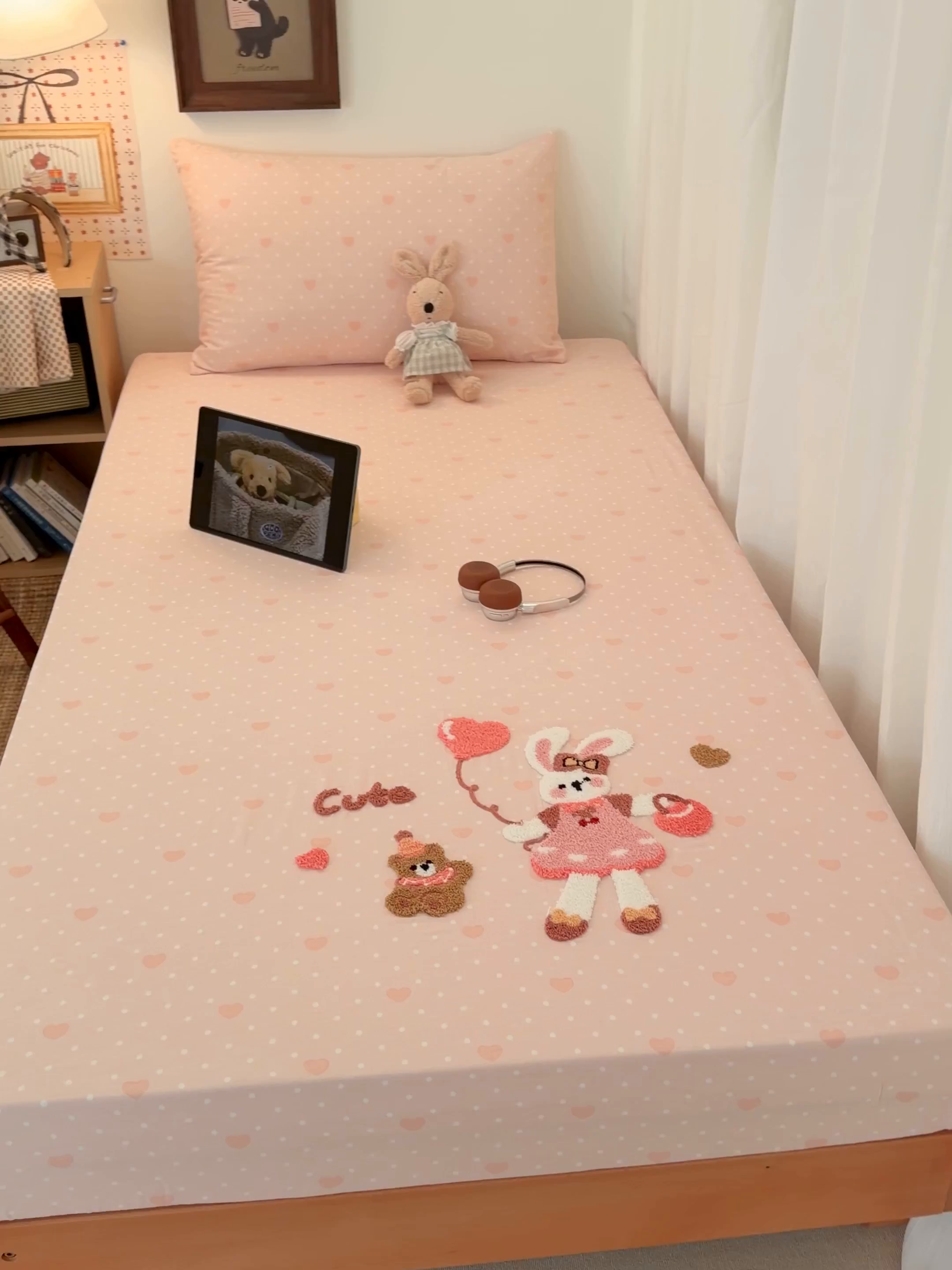 91家纺网 家纺一手货源 找家纺 倾慕家纺 2026新款学生纯棉毛巾绣单床笠 床笠兔兔熊