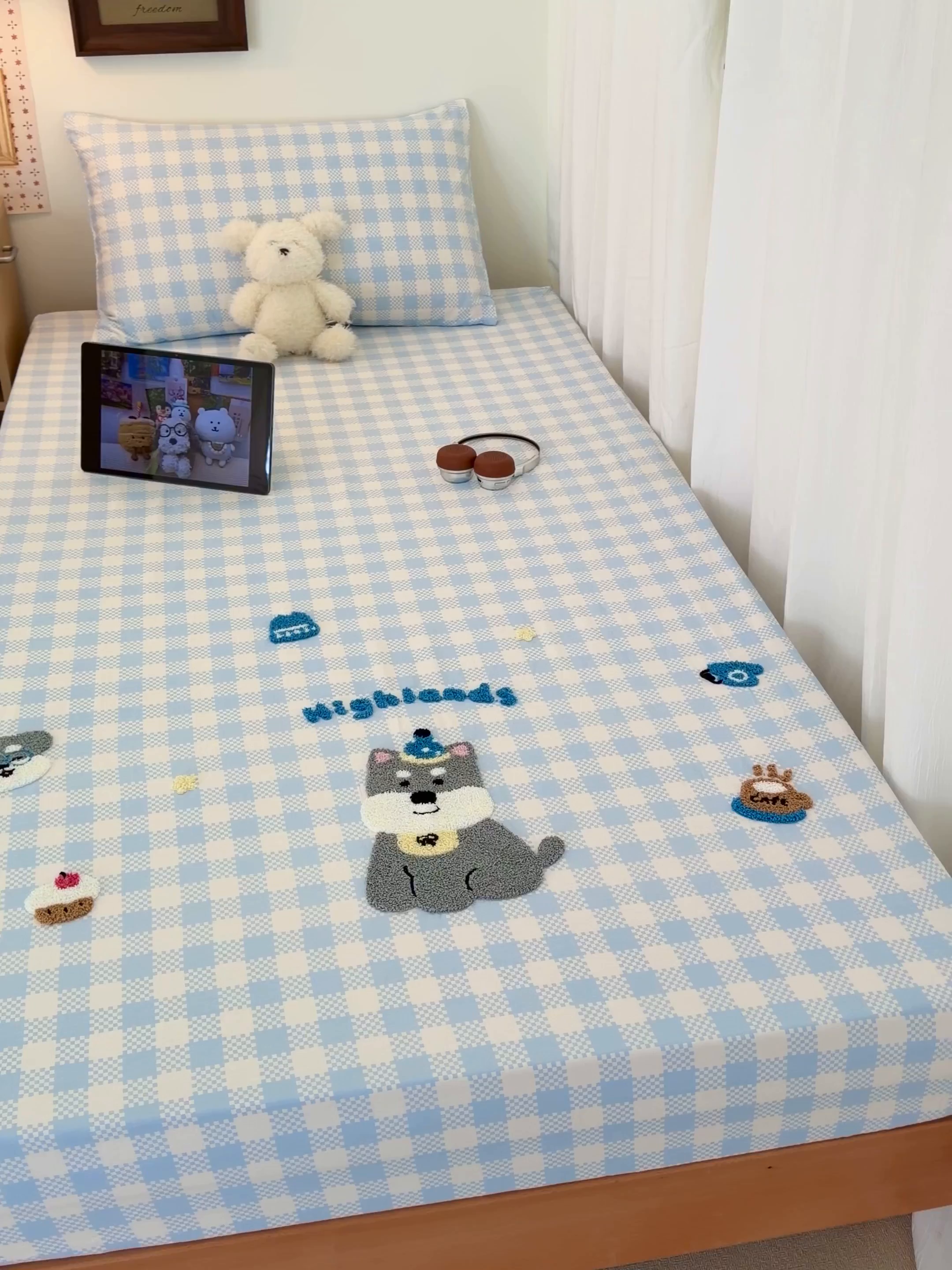 91家纺网 家纺一手货源 找家纺 倾慕家纺 2026新款学生纯棉毛巾绣单床笠 床笠格子小狗