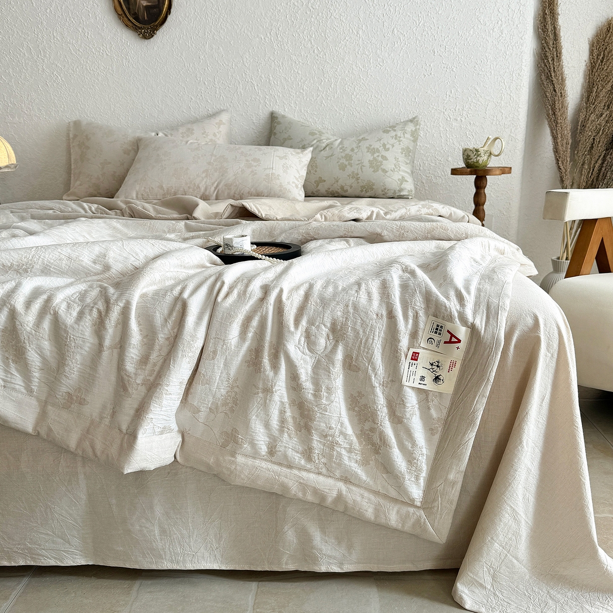 91家纺网 家纺一手货源 找家纺 薇玛仕 2026春夏新款全棉色织水洗棉三层纱夏被新疆棉花夏凉被四件套里外全棉 包过检 浅杏絮语