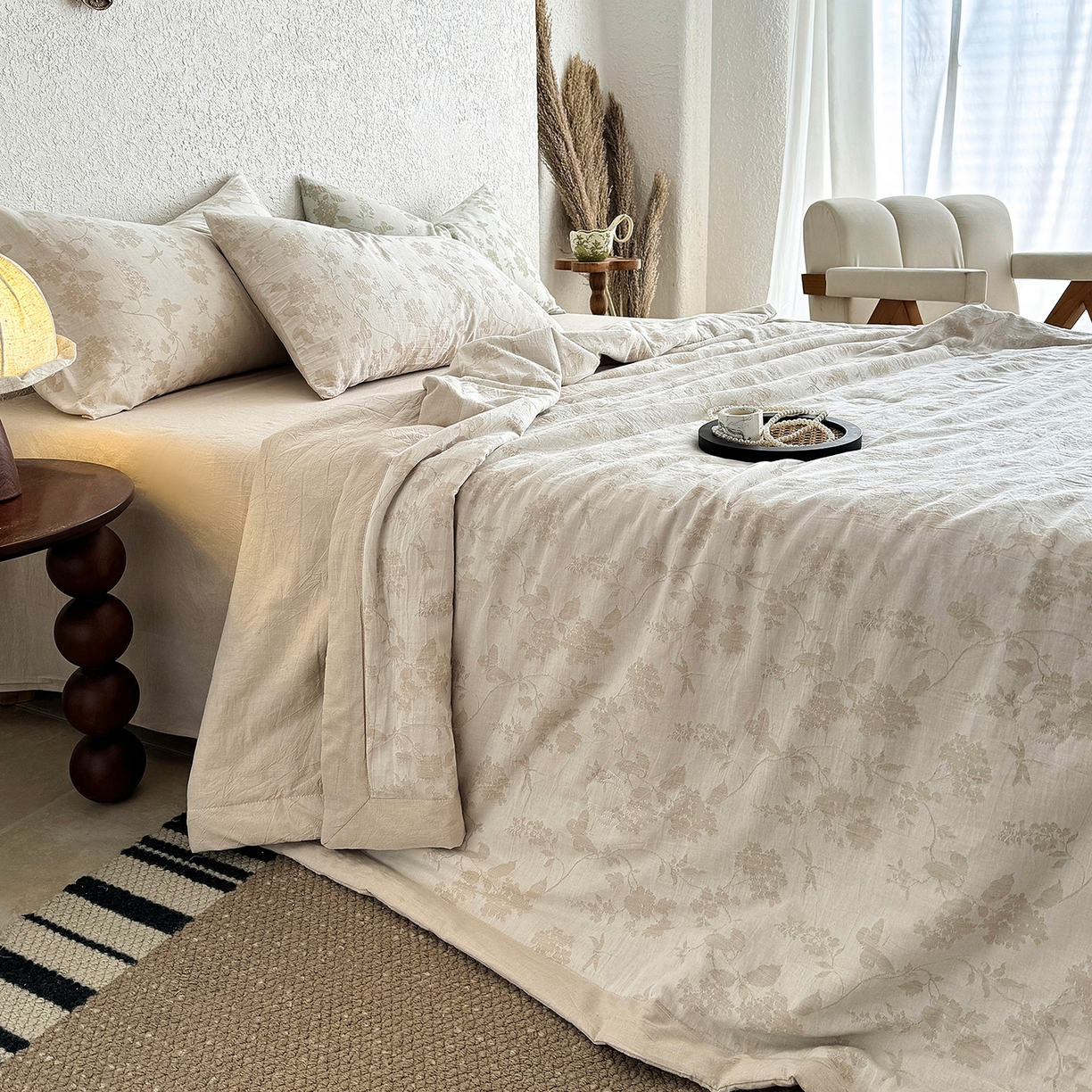 91家纺网 家纺一手货源 找家纺 薇玛仕 2026春夏新款全棉色织水洗棉三层纱夏被新疆棉花夏凉被四件套里外全棉 包过检 浅杏絮语