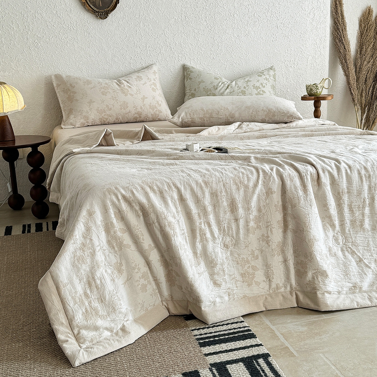 91家纺网 家纺一手货源 找家纺 薇玛仕 2026春夏新款全棉色织水洗棉三层纱夏被新疆棉花夏凉被四件套里外全棉 包过检 浅杏絮语