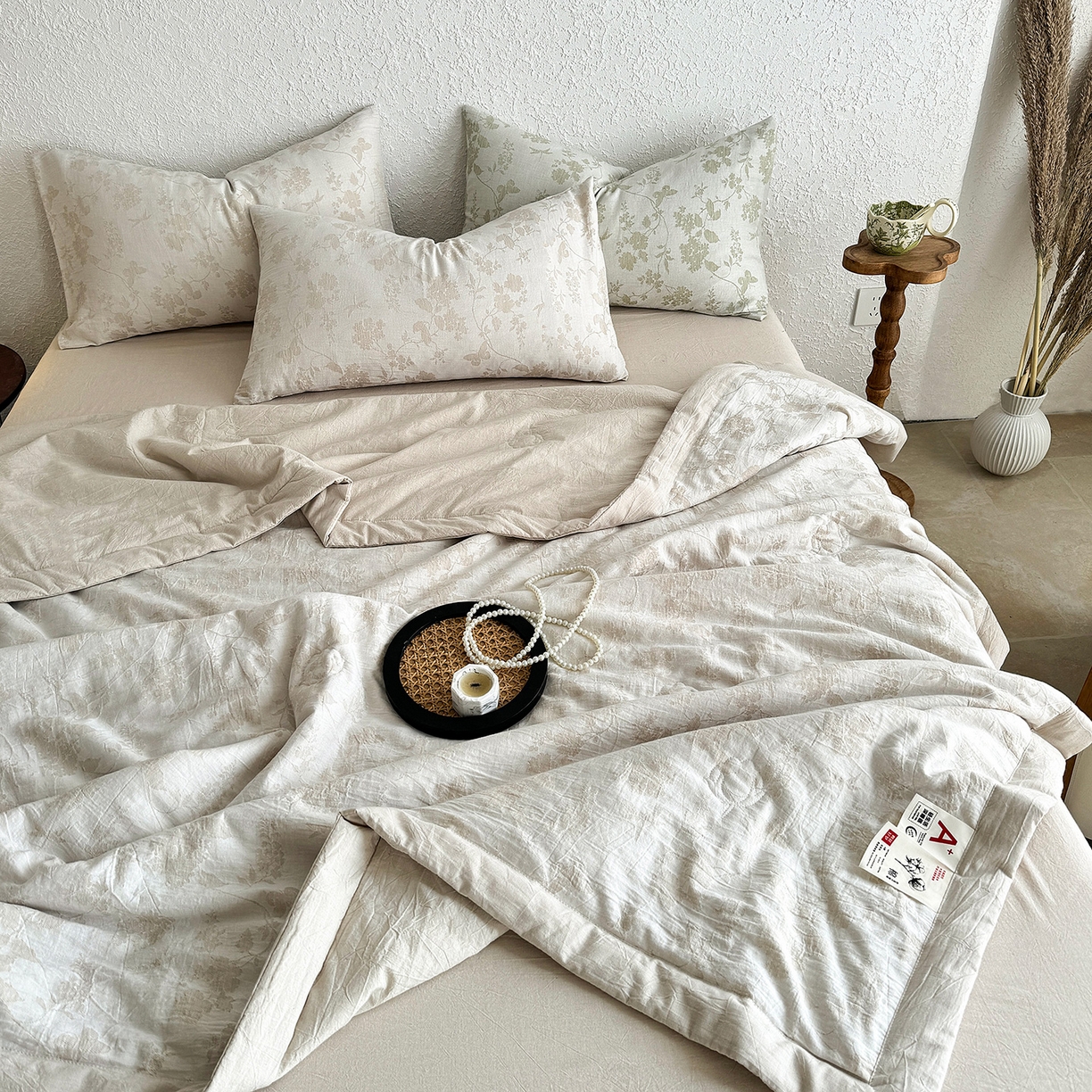 91家纺网 家纺一手货源 找家纺 薇玛仕 2026春夏新款全棉色织水洗棉三层纱夏被新疆棉花夏凉被四件套里外全棉 包过检 浅杏絮语