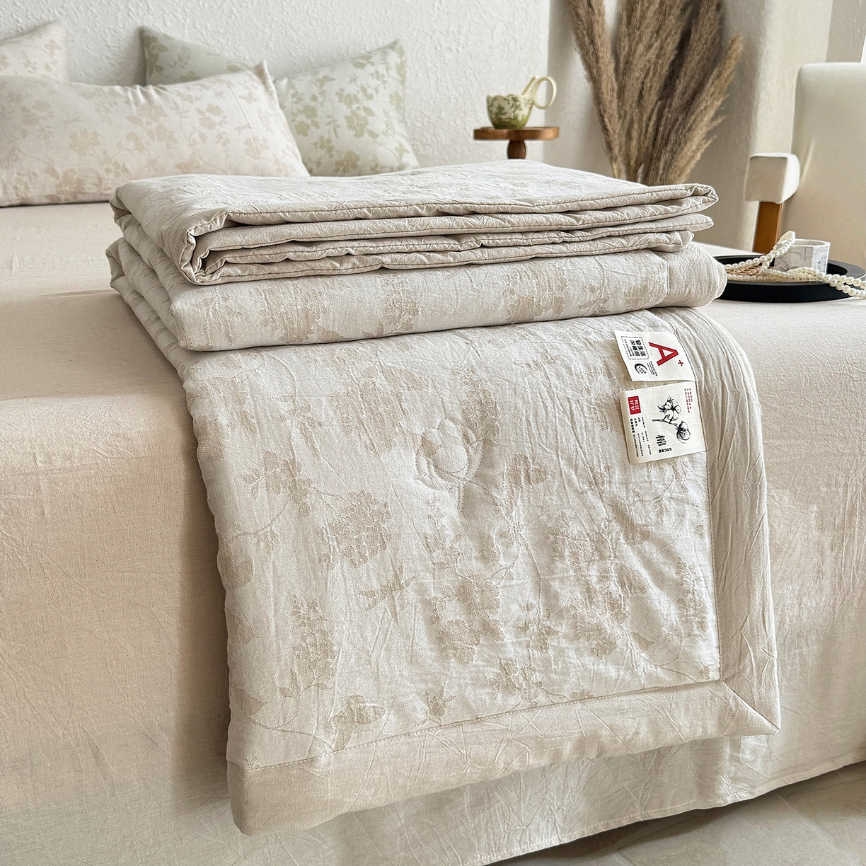 91家纺网 家纺一手货源 找家纺 薇玛仕 2026春夏新款全棉色织水洗棉三层纱夏被新疆棉花夏凉被四件套里外全棉 包过检 浅杏絮语