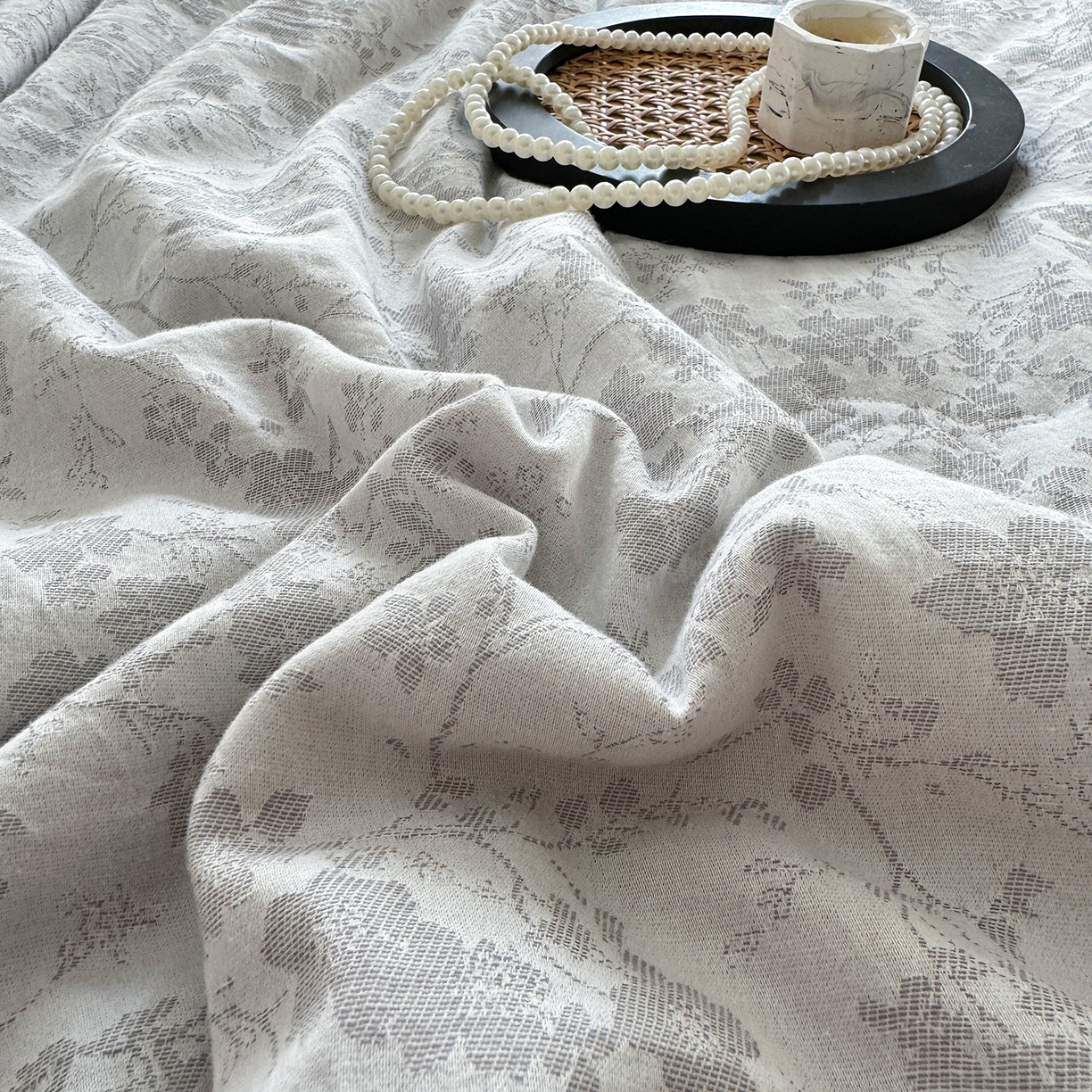 91家纺网 家纺一手货源 找家纺 薇玛仕 2026春夏新款全棉色织水洗棉三层纱夏被新疆棉花夏凉被四件套里外全棉 包过检 雾灰花影