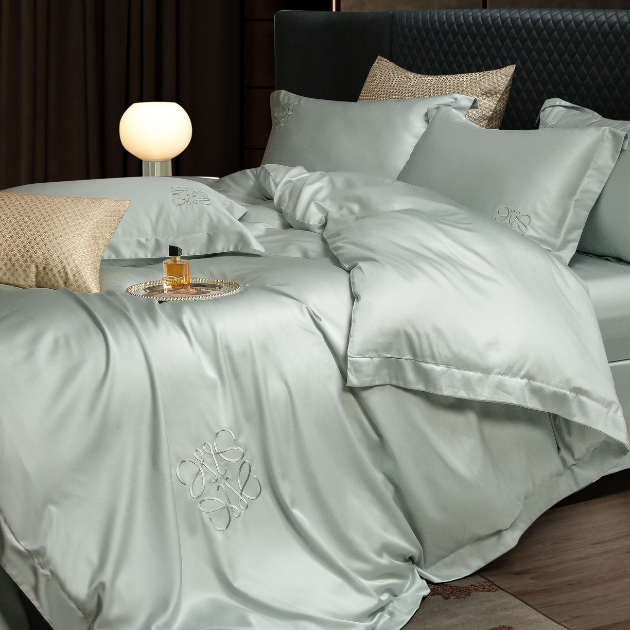 91家纺网 家纺一手货源 找家纺 莱豫家纺 2026春夏新款100s兰精天丝绣花四件套 罗意威水蓝