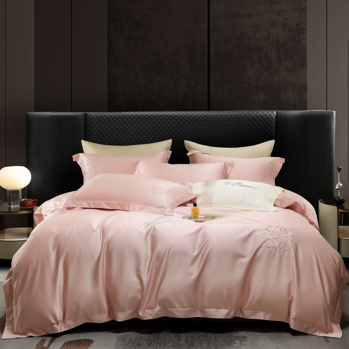 91家纺网 家纺一手货源 找家纺 莱豫家纺 2026春夏新款100s兰精天丝绣花四件套 罗意威粉