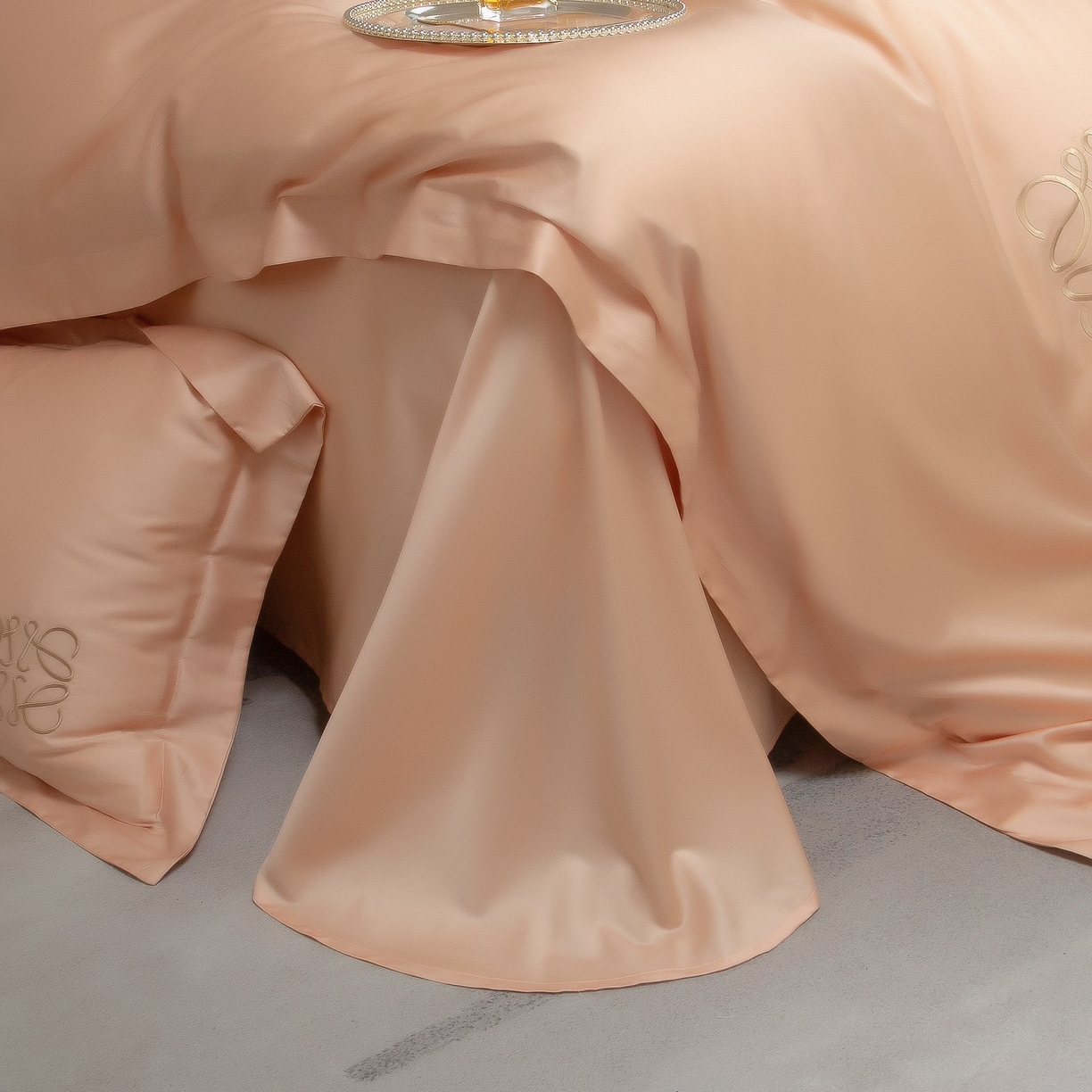 91家纺网 家纺一手货源 找家纺 莱豫家纺 2026春夏新款100s兰精天丝绣花四件套 罗意威粉玉