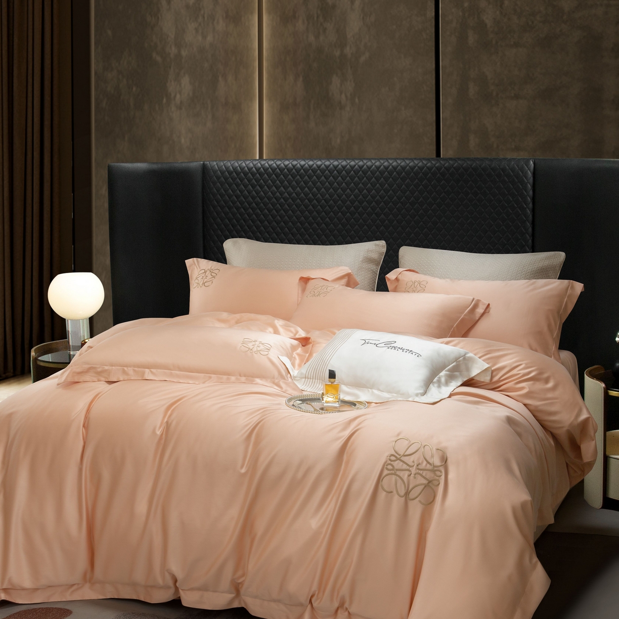 91家纺网 家纺一手货源 找家纺 莱豫家纺 2026春夏新款100s兰精天丝绣花四件套 罗意威粉玉