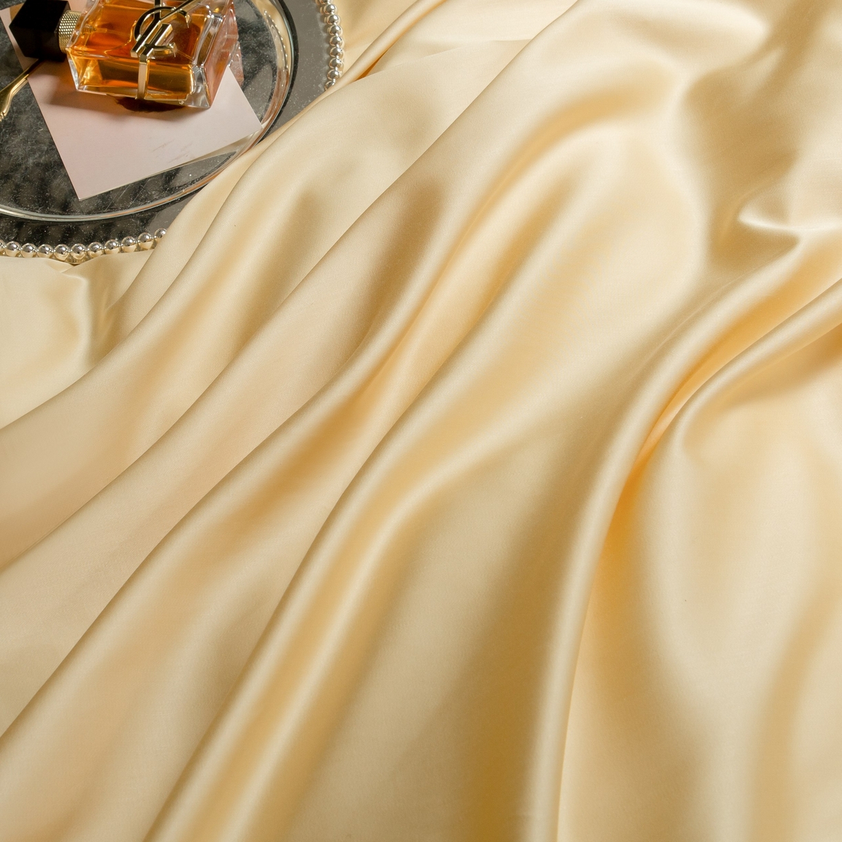 91家纺网 家纺一手货源 找家纺 莱豫家纺 2026春夏新款100s兰精天丝绣花四件套 罗意威黄