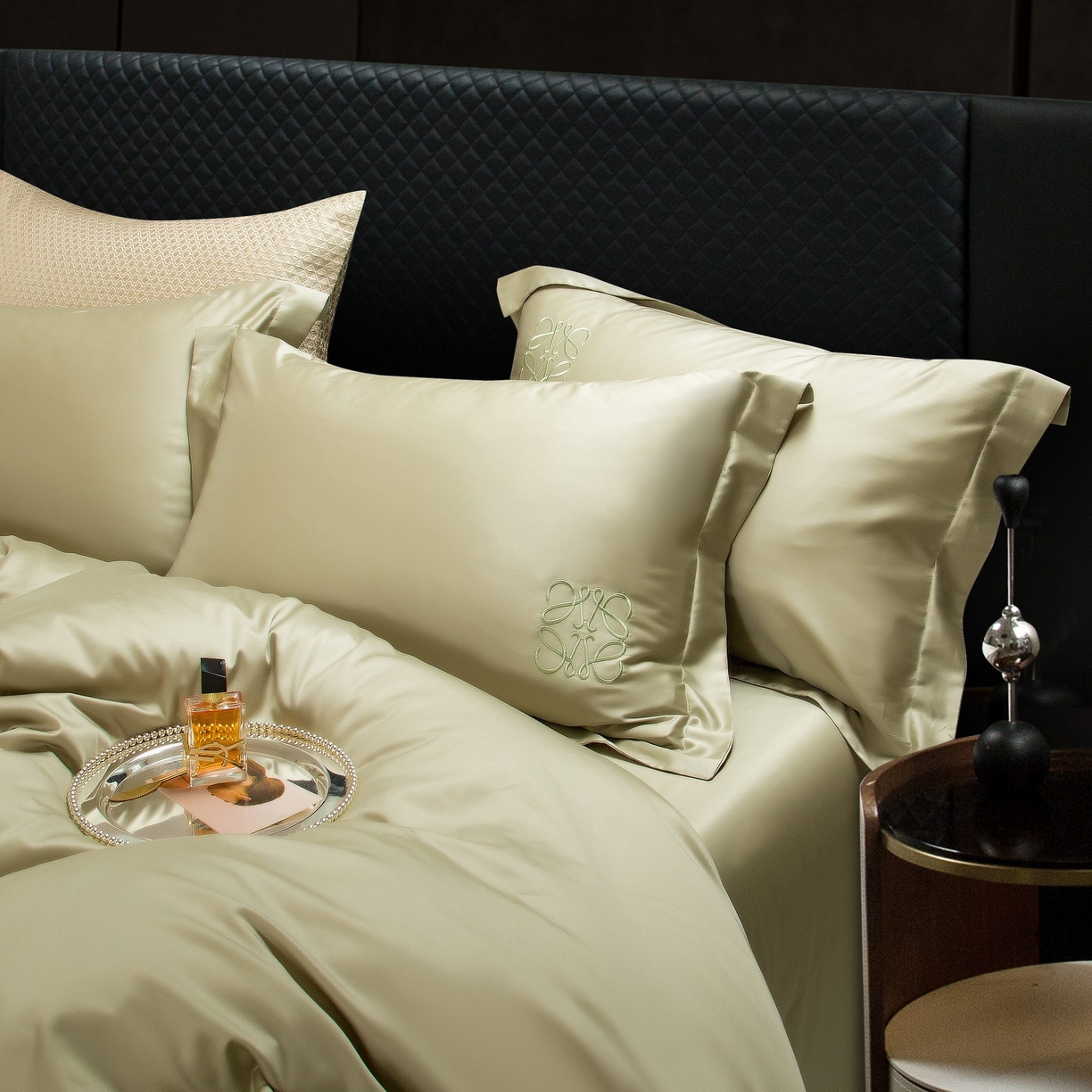 91家纺网 家纺一手货源 找家纺 莱豫家纺 2026春夏新款100s兰精天丝绣花四件套 罗意威抹茶绿