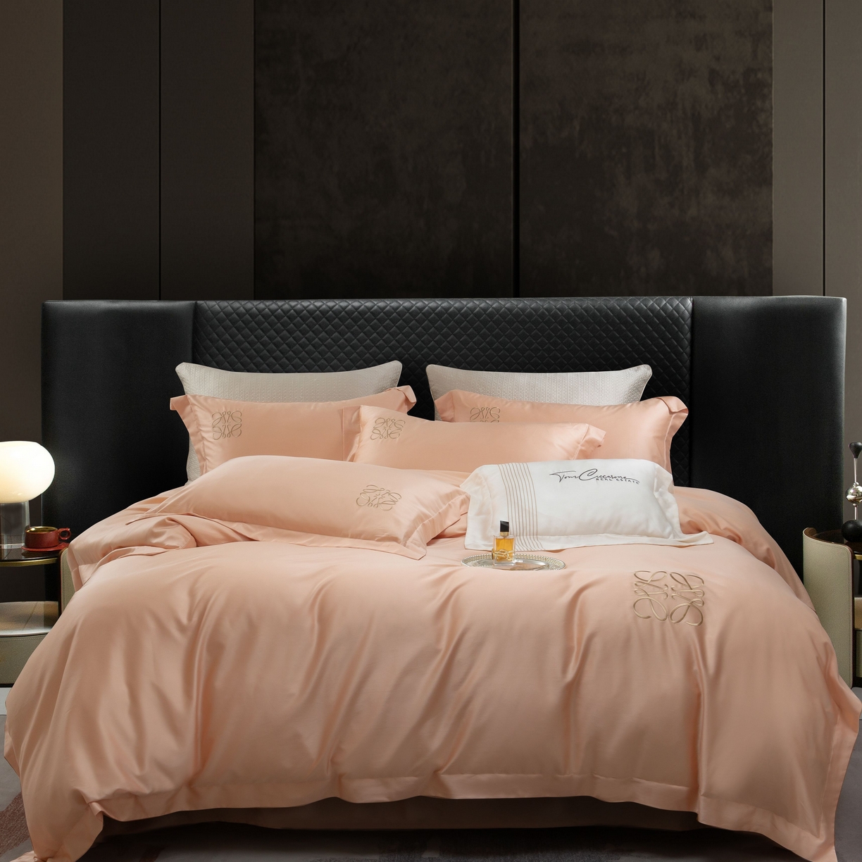 91家纺网 家纺一手货源 找家纺 莱豫家纺 2026春夏新款100s兰精天丝绣花四件套 罗意威粉玉