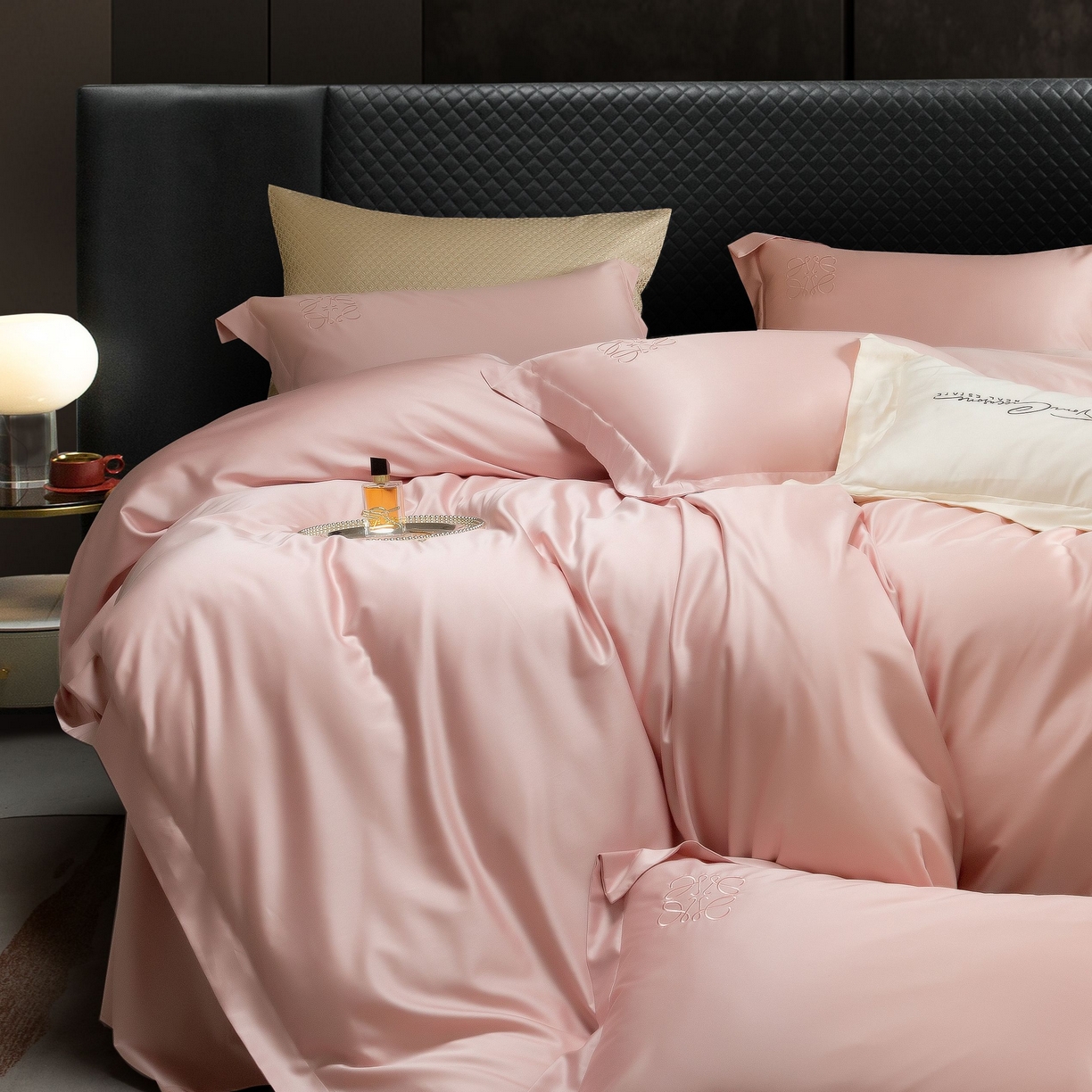 91家纺网 家纺一手货源 找家纺 莱豫家纺 2026春夏新款100s兰精天丝绣花四件套 罗意威粉