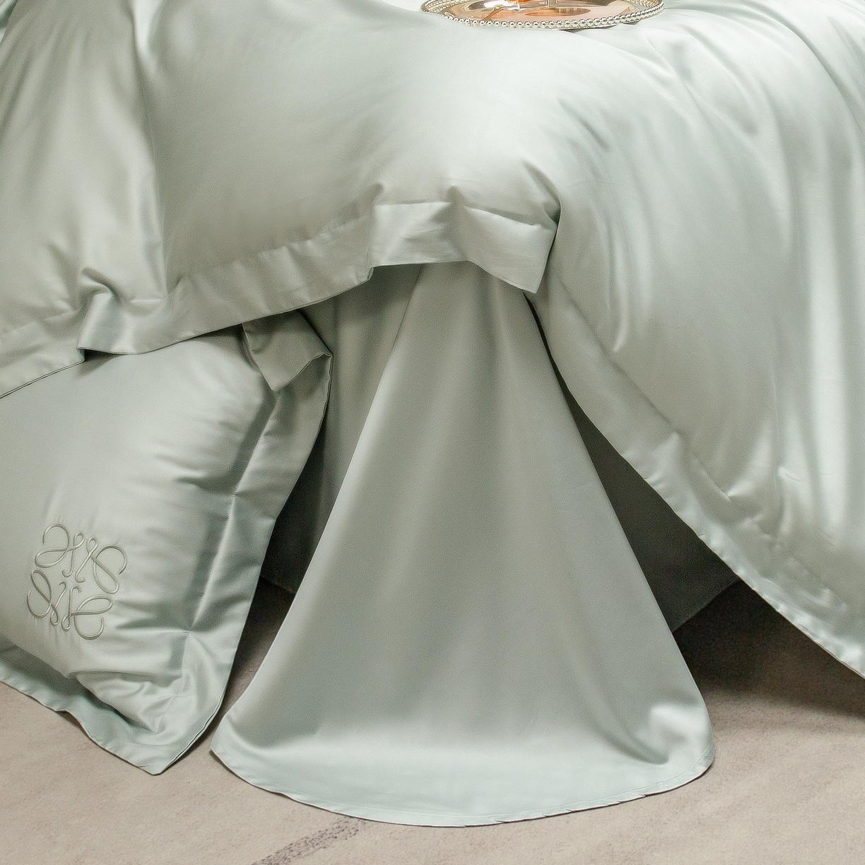 91家纺网 家纺一手货源 找家纺 莱豫家纺 2026春夏新款100s兰精天丝绣花四件套 罗意威水蓝