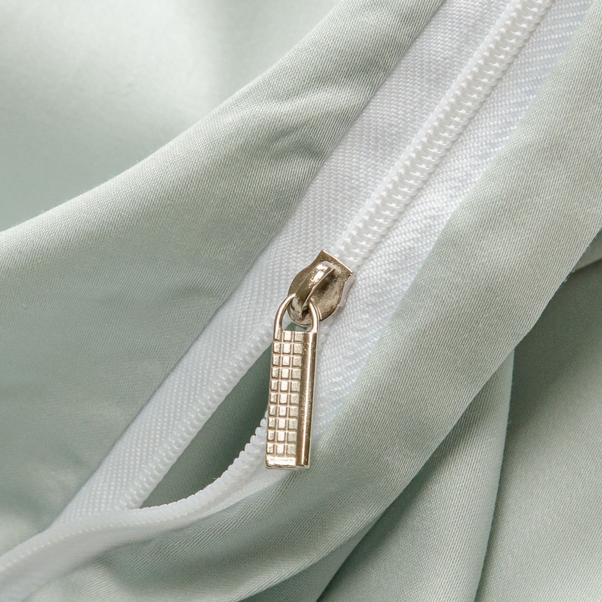 91家纺网 家纺一手货源 找家纺 莱豫家纺 2026春夏新款100s兰精天丝绣花四件套 罗意威水蓝