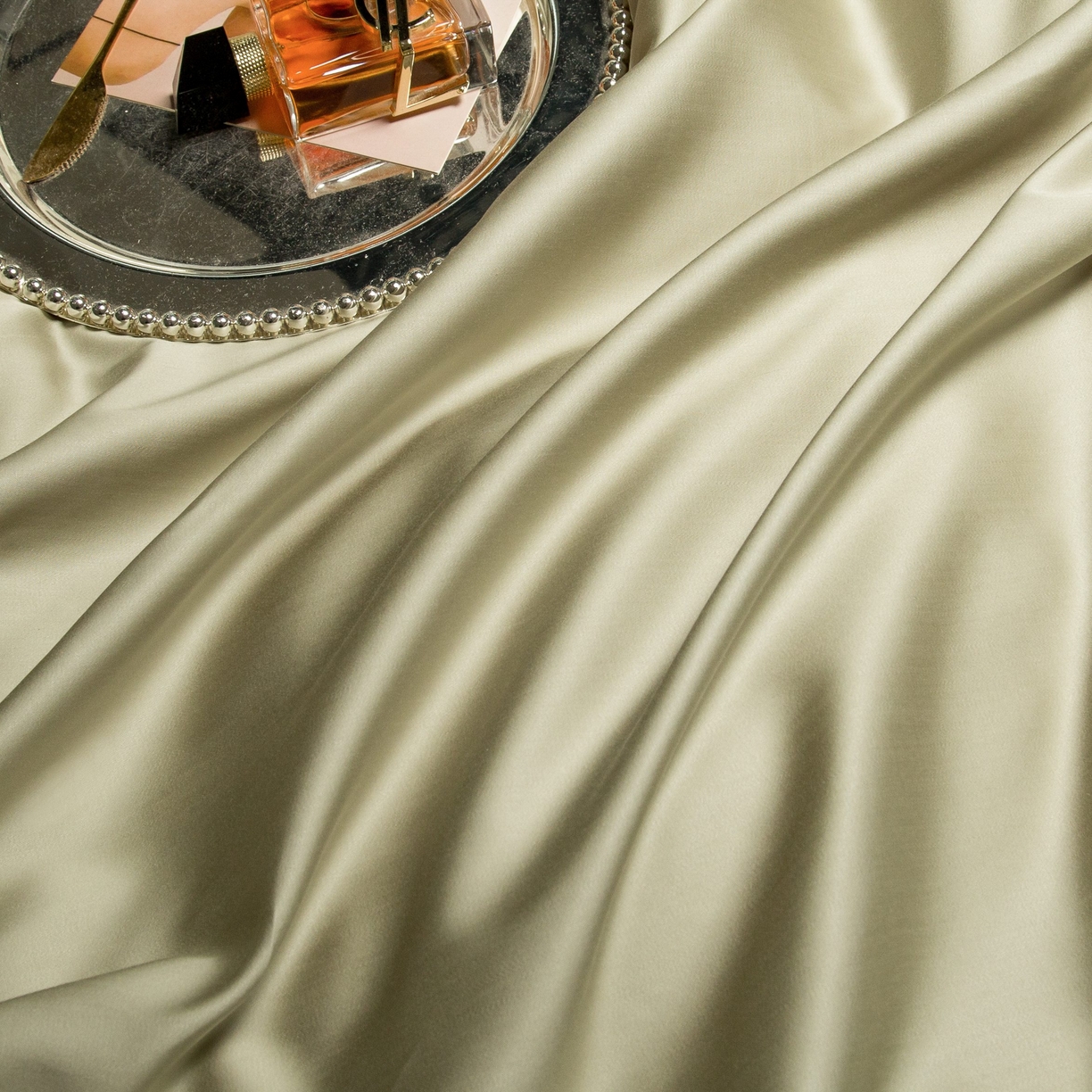 91家纺网 家纺一手货源 找家纺 莱豫家纺 2026春夏新款100s兰精天丝绣花四件套 罗意威抹茶绿