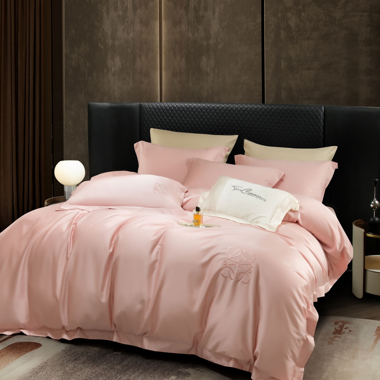 91家纺网 家纺一手货源 找家纺 莱豫家纺 2026春夏新款100s兰精天丝绣花四件套 罗意威粉