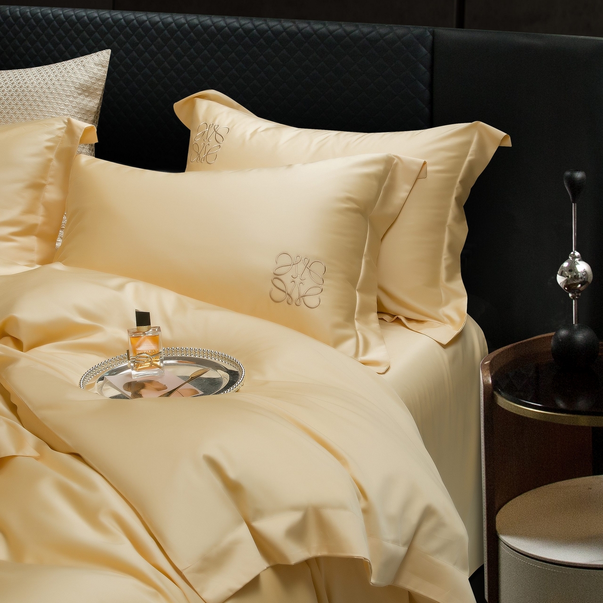 91家纺网 家纺一手货源 找家纺 莱豫家纺 2026春夏新款100s兰精天丝绣花四件套 罗意威黄