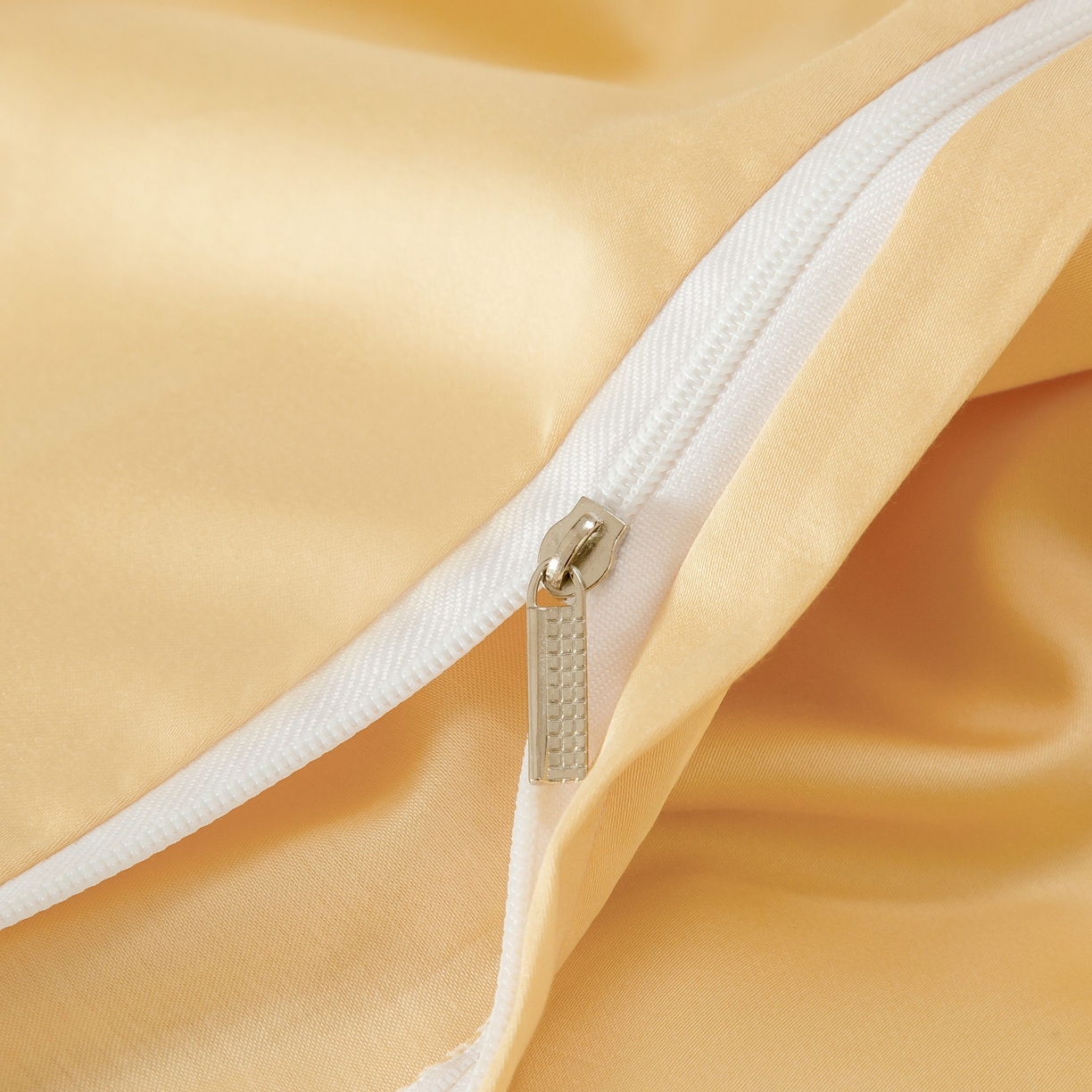 91家纺网 家纺一手货源 找家纺 莱豫家纺 2026春夏新款100s兰精天丝绣花四件套 罗意威黄