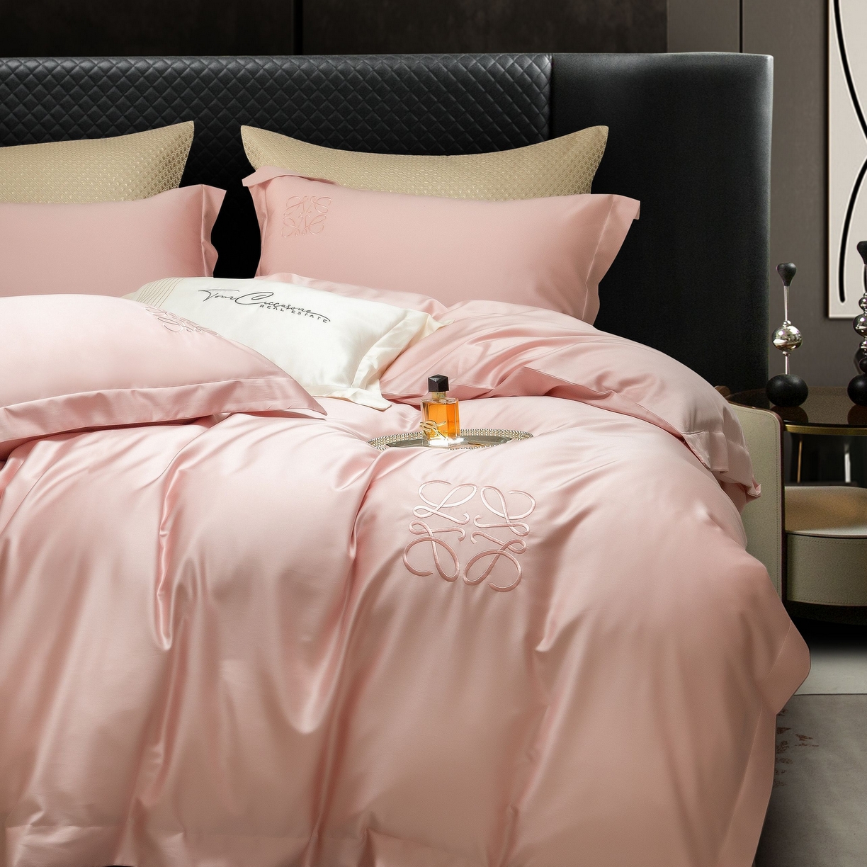 91家纺网 家纺一手货源 找家纺 莱豫家纺 2026春夏新款100s兰精天丝绣花四件套 罗意威粉