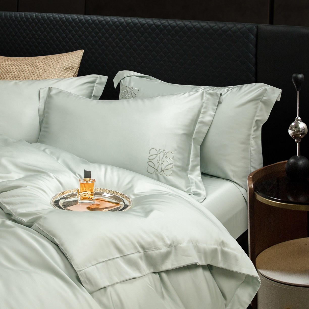 91家纺网 家纺一手货源 找家纺 莱豫家纺 2026春夏新款100s兰精天丝绣花四件套 罗意威水蓝