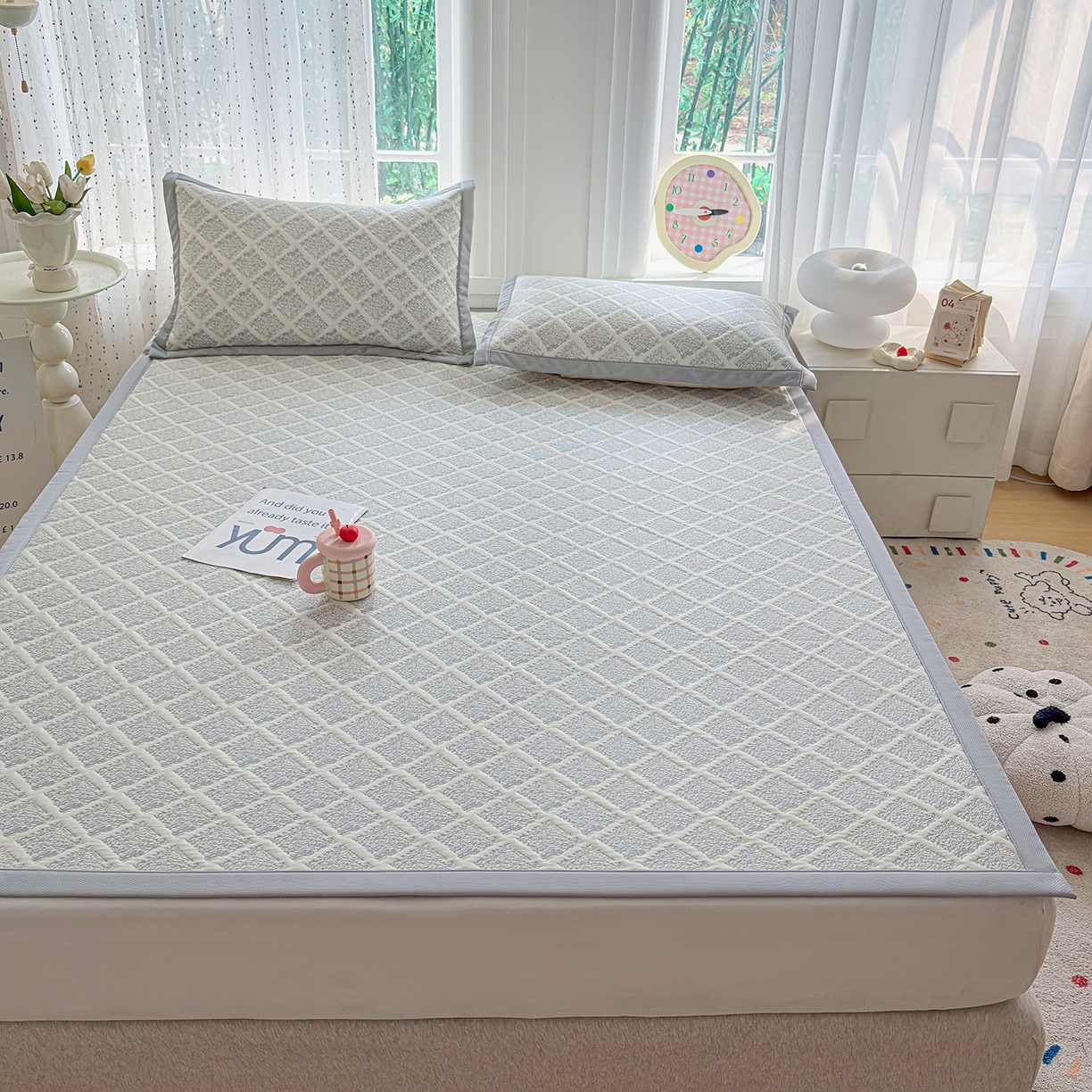 91家纺网 家纺一手货源 找家纺 小萌虎 2026新款乙纶PE提花冰豆豆凉席卡通床席款 灰格