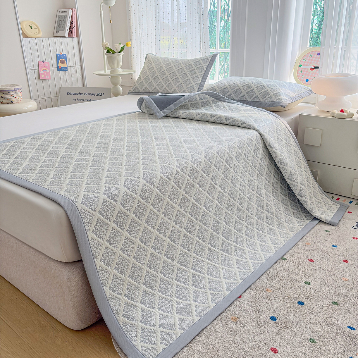 91家纺网 家纺一手货源 找家纺 小萌虎 2026新款乙纶PE提花冰豆豆凉席卡通床席款 灰格