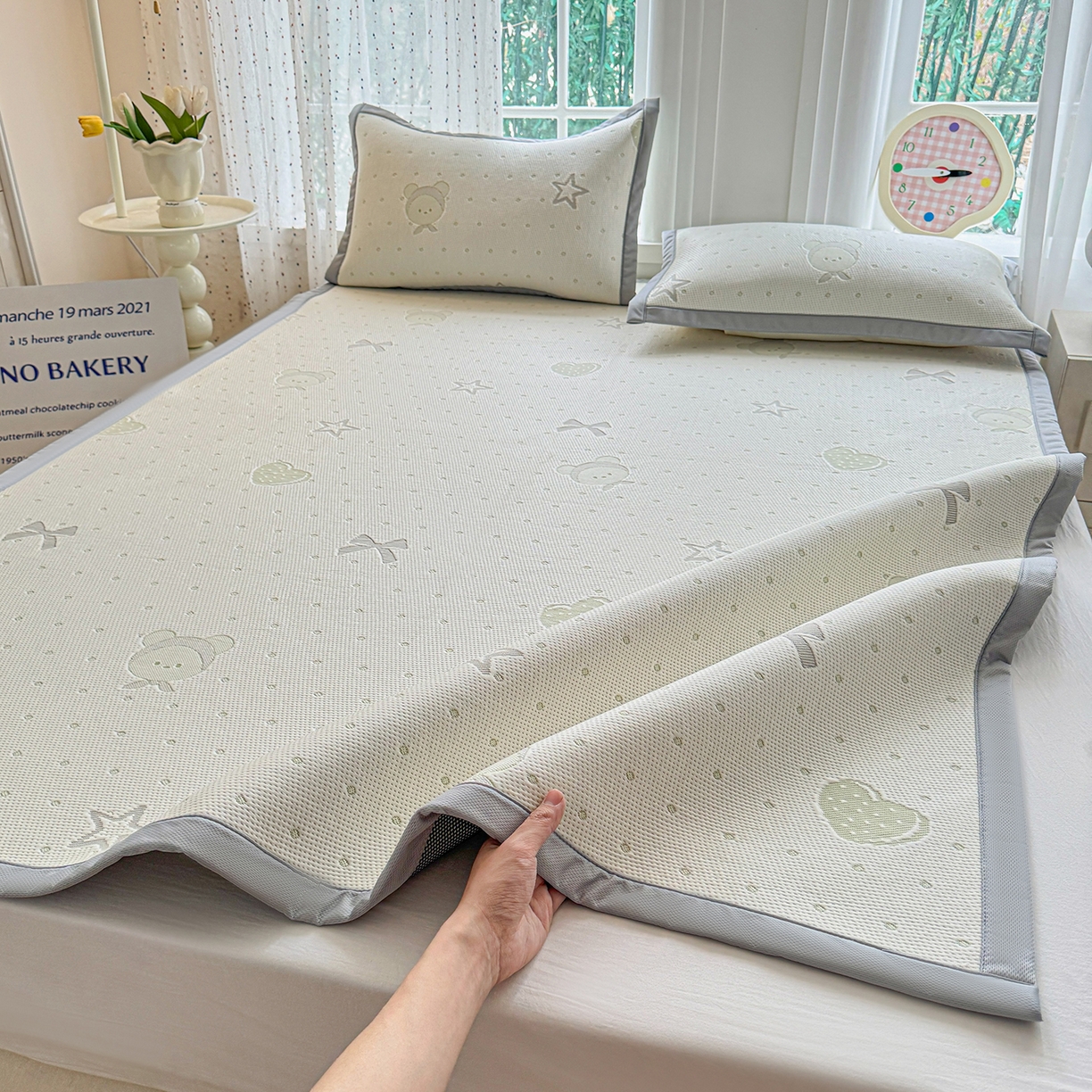 91家纺网 家纺一手货源 找家纺 小萌虎 2026新款乙纶PE提花冰豆豆凉席卡通床席款 小美熊