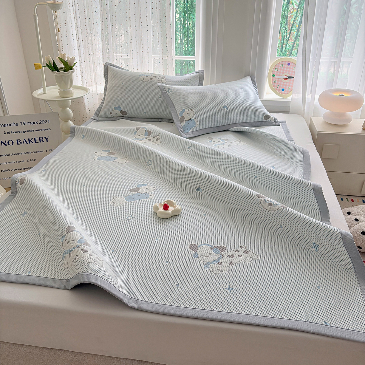 91家纺网 家纺一手货源 找家纺 小萌虎 2026新款乙纶PE提花冰豆豆凉席卡通床席款 腊肠狗-蓝