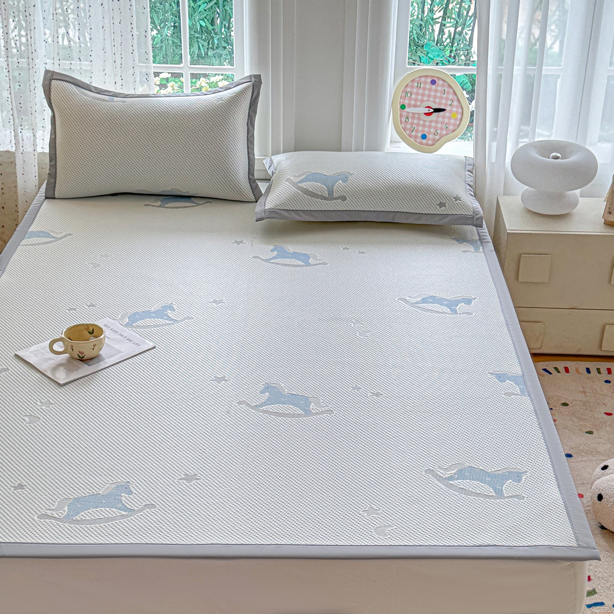 91家纺网 家纺一手货源 找家纺 小萌虎 2026新款乙纶PE提花冰豆豆凉席卡通床席款 摇摇马-蓝