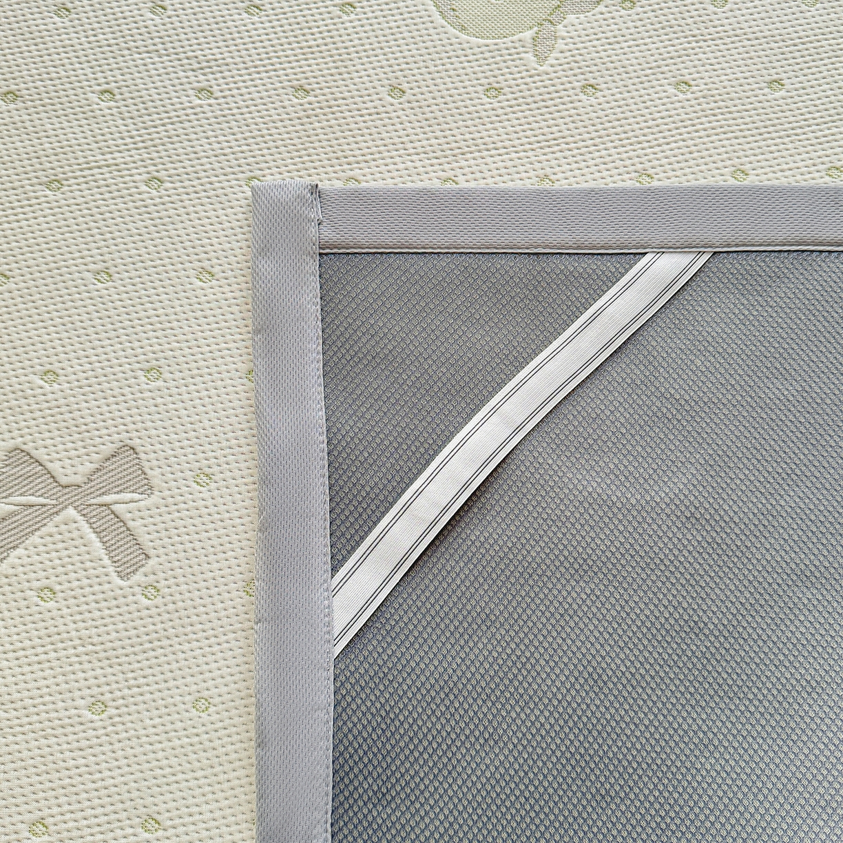 91家纺网 家纺一手货源 找家纺 小萌虎 2026新款乙纶PE提花冰豆豆凉席卡通床席款 小美熊