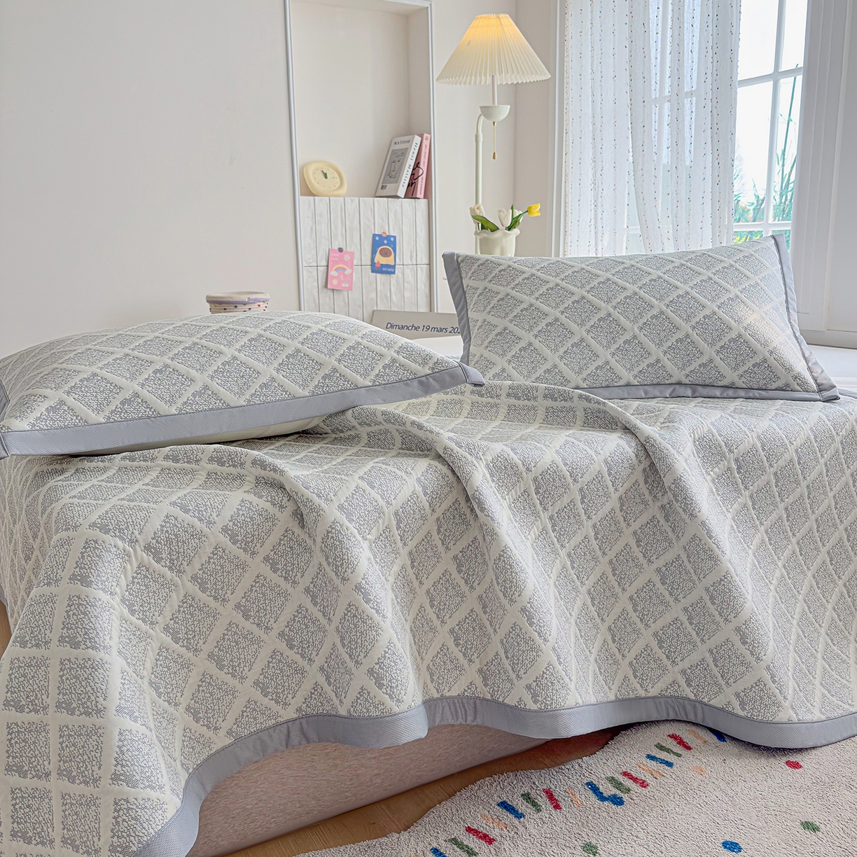 91家纺网 家纺一手货源 找家纺 小萌虎 2026新款乙纶PE提花冰豆豆凉席卡通床席款 灰格