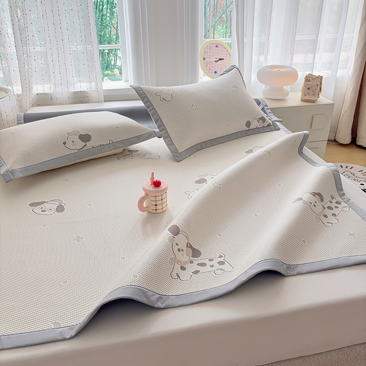 91家纺网 家纺一手货源 找家纺 小萌虎 2026新款乙纶PE提花冰豆豆凉席卡通床席款 腊肠狗-咖